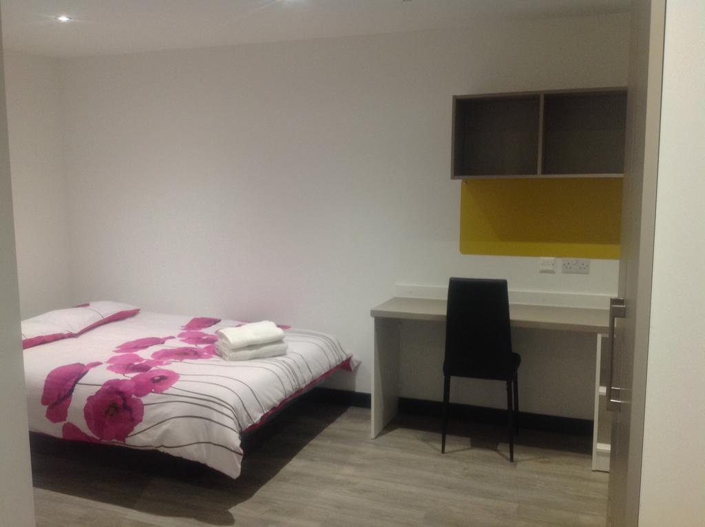 Peace Apartments - Luton Лутон Экстерьер фото