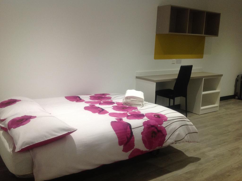 Peace Apartments - Luton Лутон Экстерьер фото