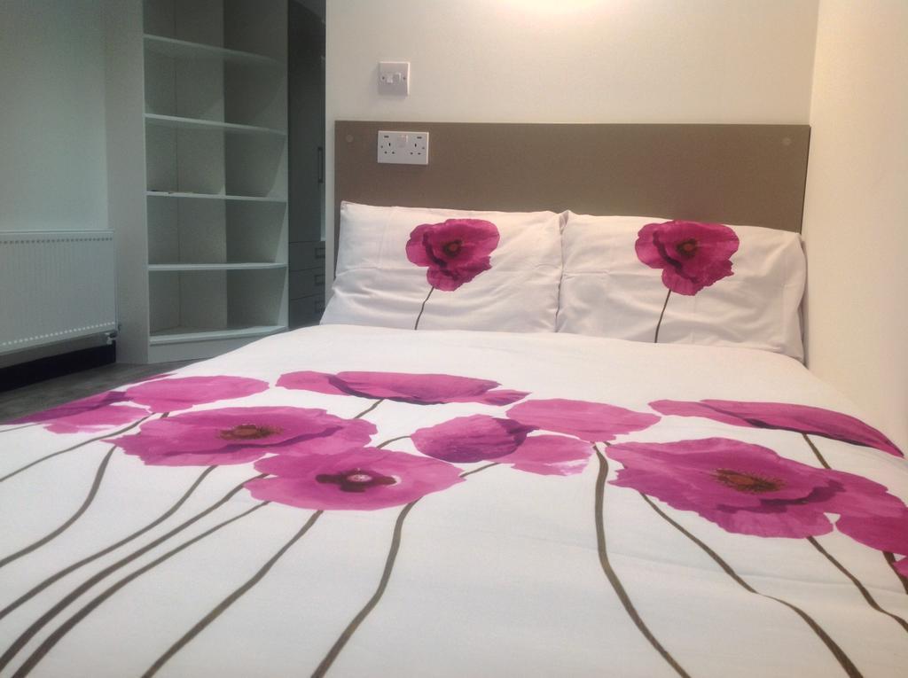 Peace Apartments - Luton Лутон Экстерьер фото