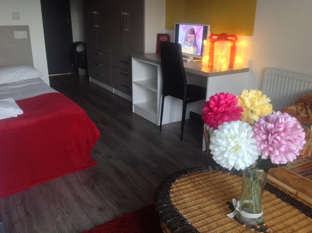 Peace Apartments - Luton Лутон Экстерьер фото
