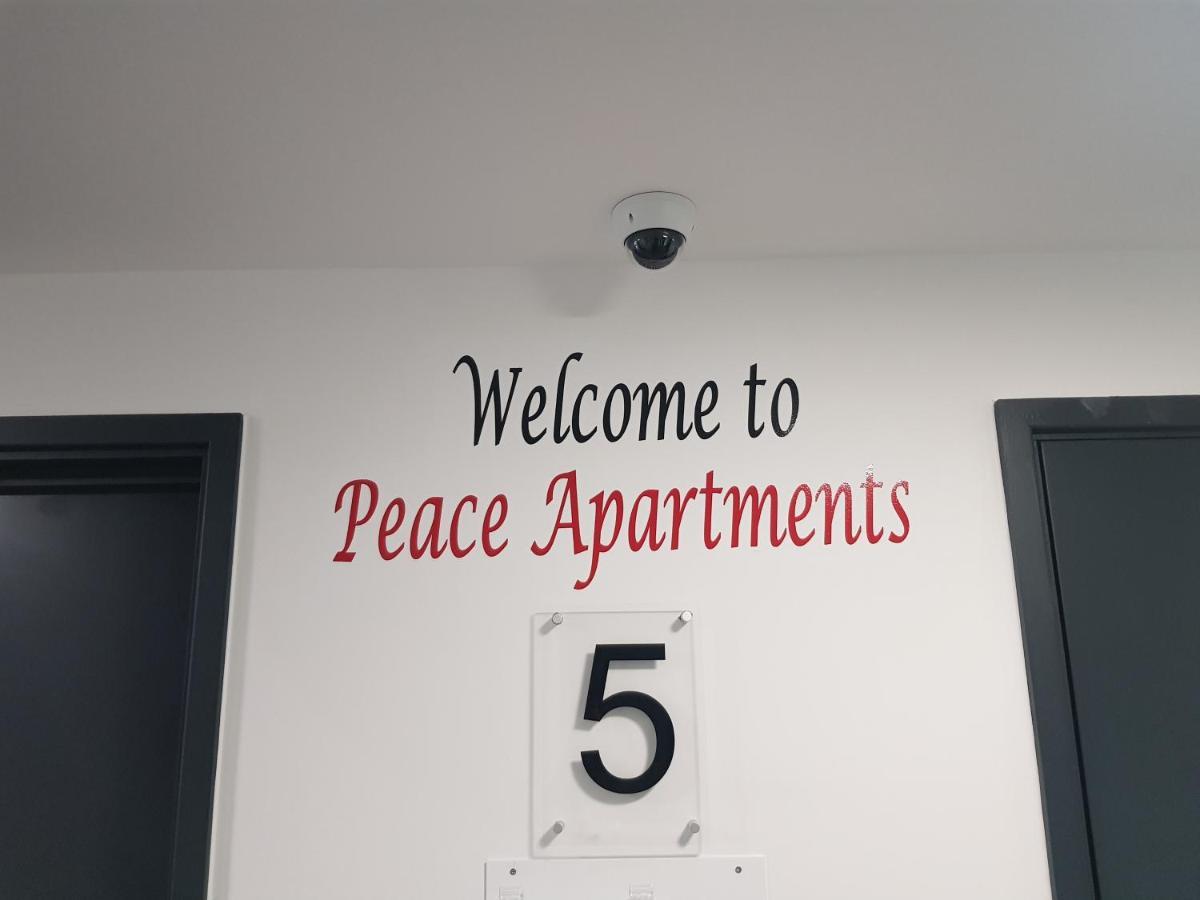 Peace Apartments - Luton Лутон Экстерьер фото