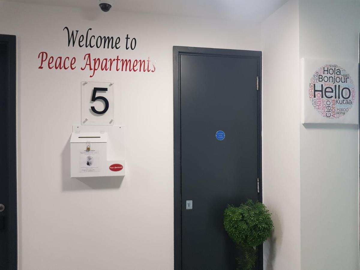 Peace Apartments - Luton Лутон Экстерьер фото