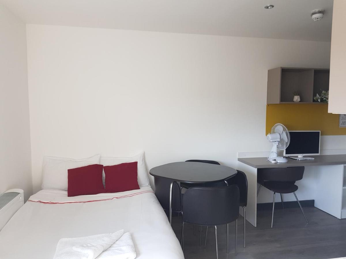 Peace Apartments - Luton Лутон Экстерьер фото
