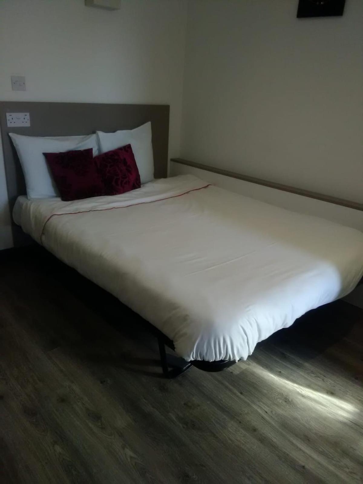 Peace Apartments - Luton Лутон Экстерьер фото